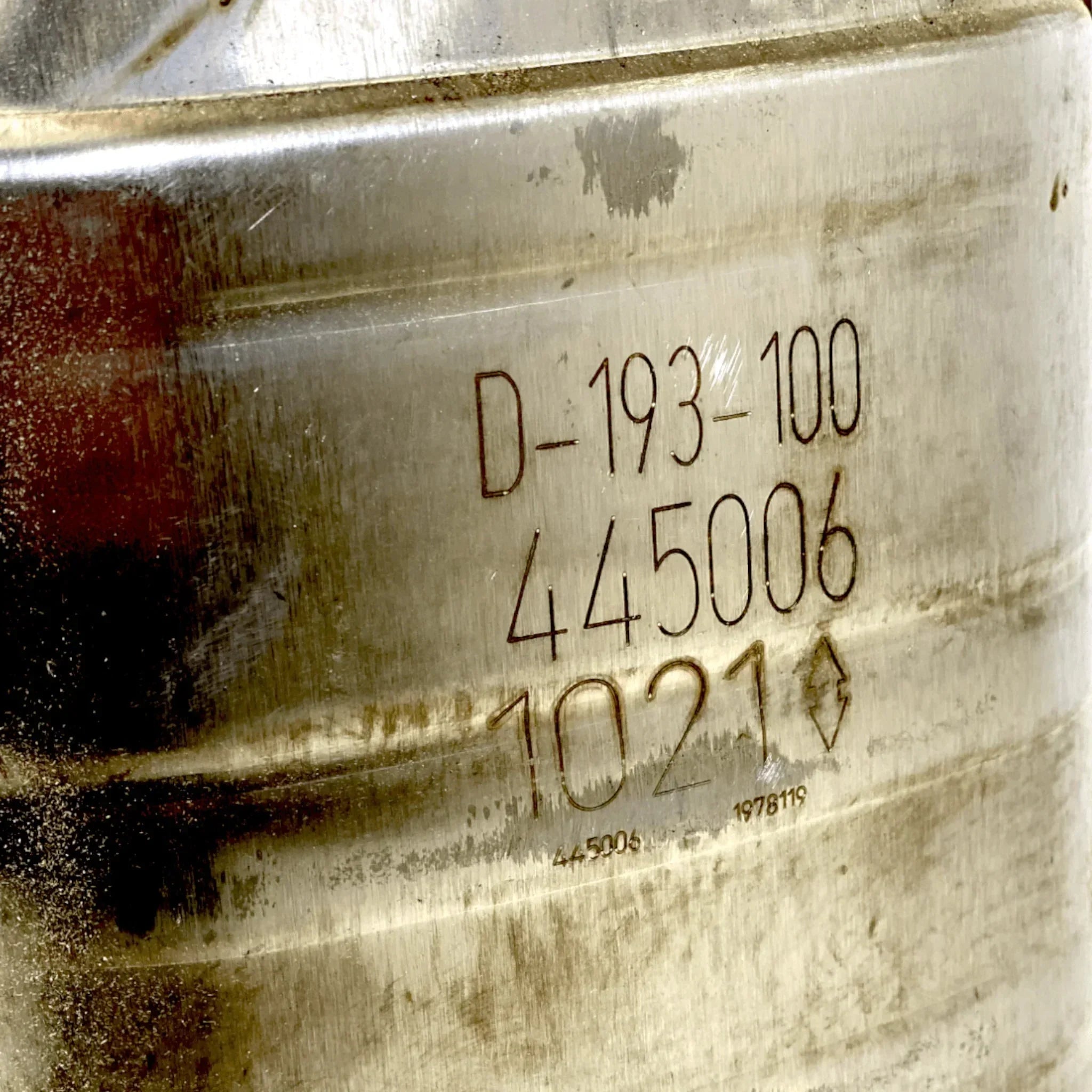 445006 Magnaflow Universal Catalytic Converter - 2.50In