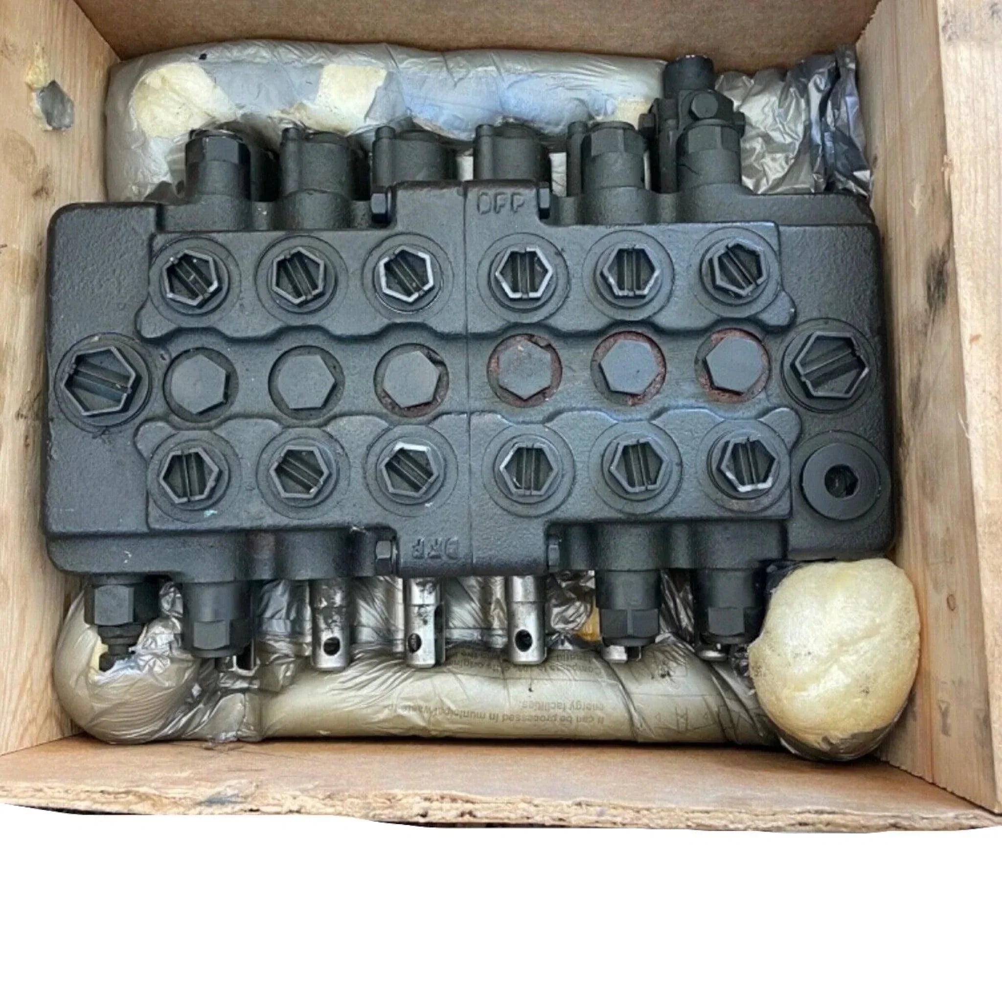 6 685 439 Genuine Bobcat Control Valve