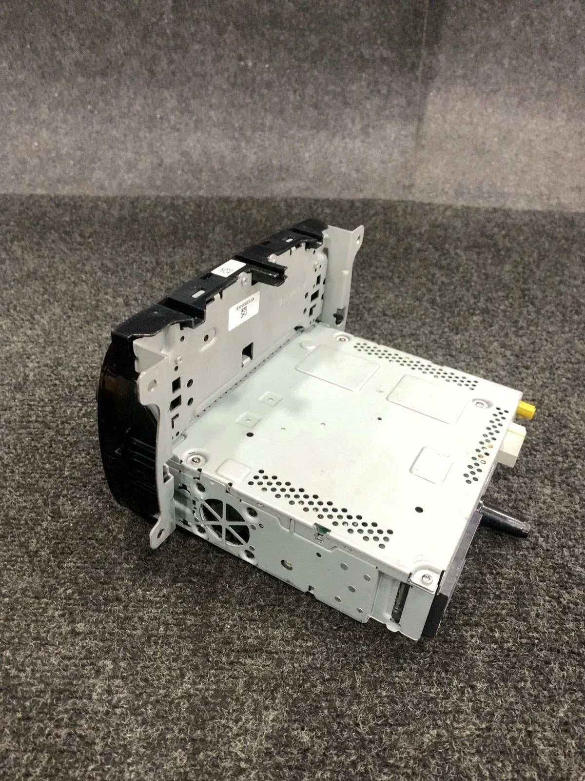 68260776AH Genuine Continental Multi Media Radio