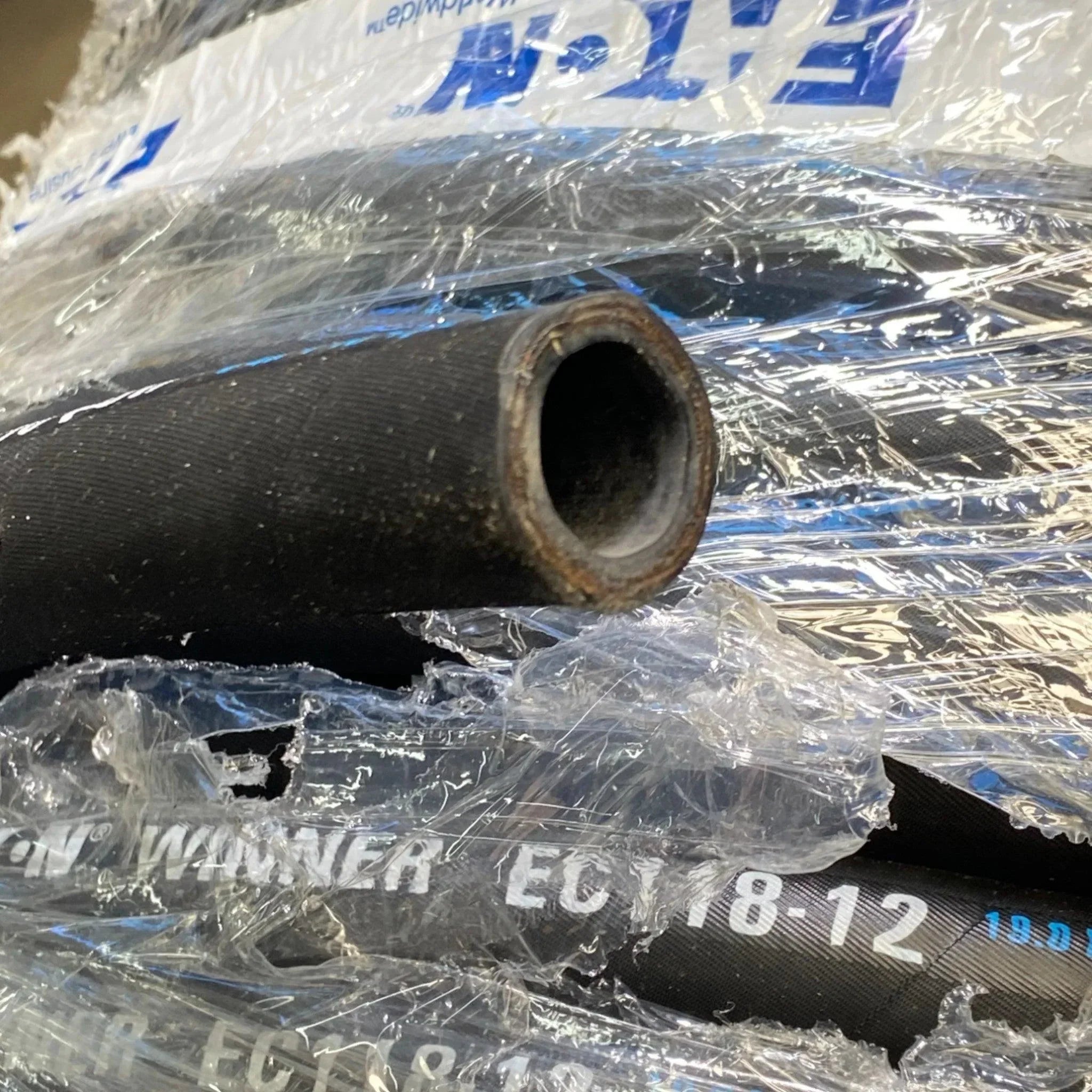 EC11812LRL Genuine Eaton Winner EC118 Series Rubber Hydraulic Braided Hose
