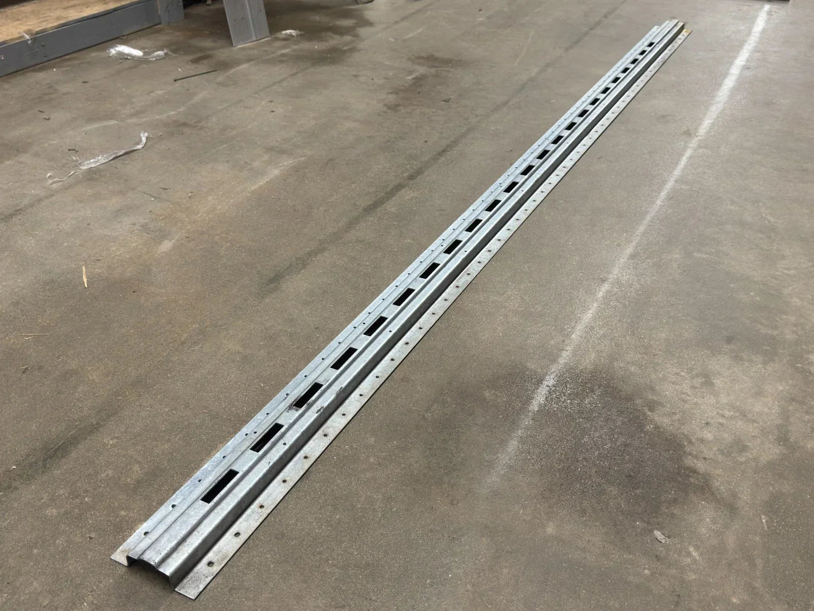7459140 Unbranded Steel Side Post