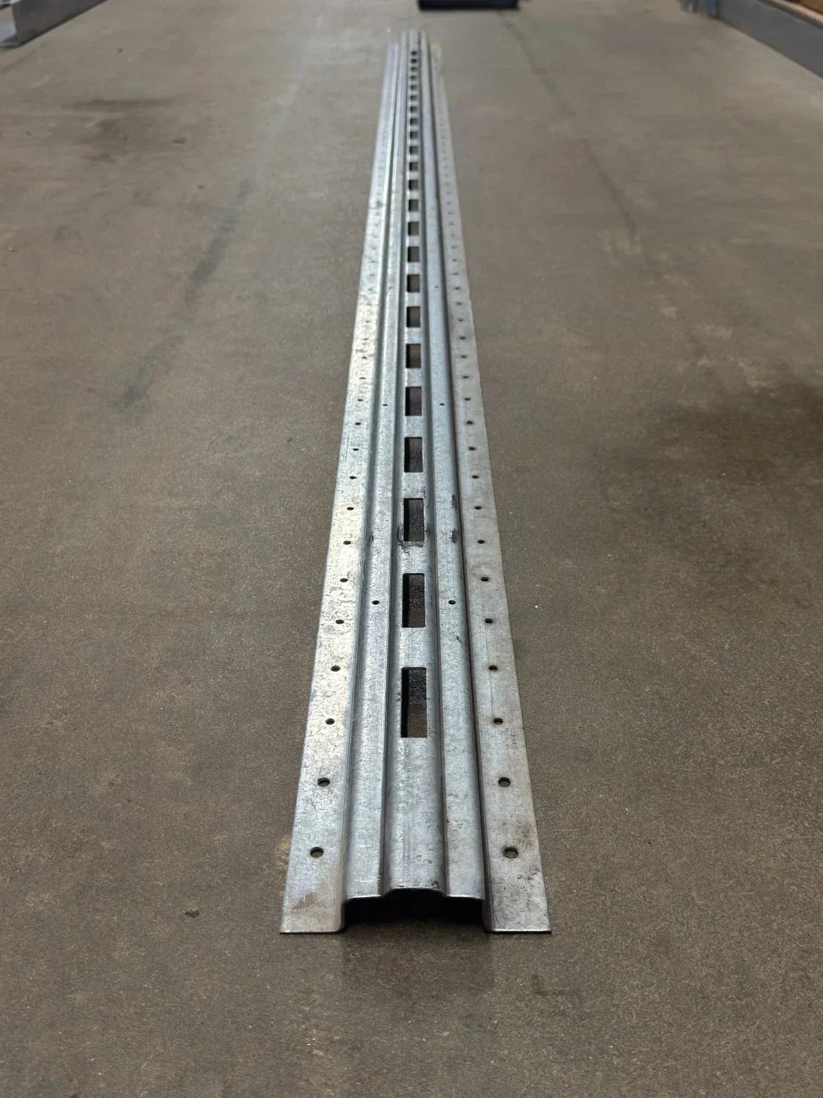 7459140 Unbranded Steel Side Post