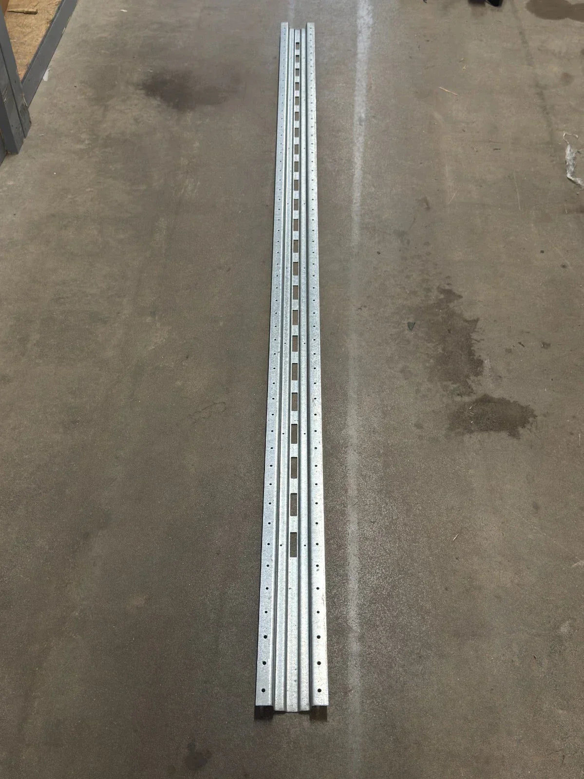 7459140 Unbranded Steel Side Post