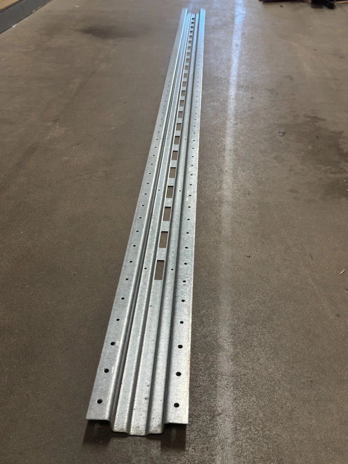 7459140 Unbranded Steel Side Post